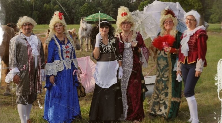 Sołectwo Dzieszkowo zaprosiło Teatr My na lokalną uroczystość – „Dzień Konia”. 28. 07. 2018 reprezentowaliśmy nasze stowarzyszenie, a zarazem uświetniliśmy wspaniałą imprezę.
